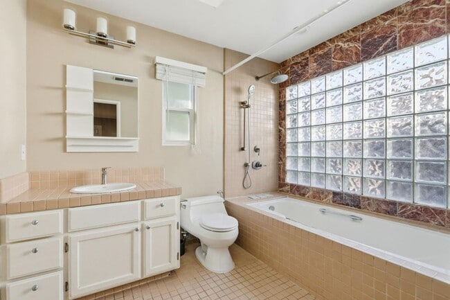 Building Photo - 954 Sunlite Dr