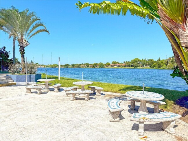 Building Photo - 879 NE 195th St