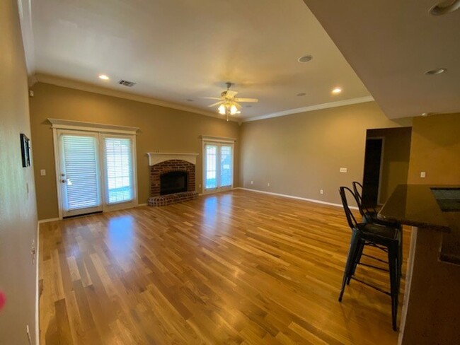 Building Photo - 3 Bed, 2 Bath + Office | Jenks, OK | $2200...