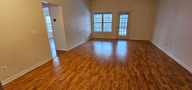 Building Photo - 1215 Joyce Ln