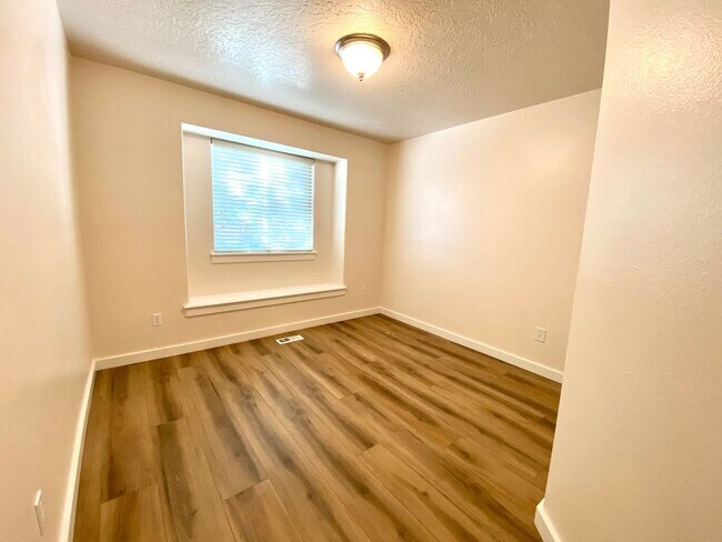 Building Photo - 4 bedroom PLUS office or 5th bedroom in NW Meridian Avail Mid August