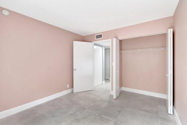 Building Photo - 14895 Builtmore Way