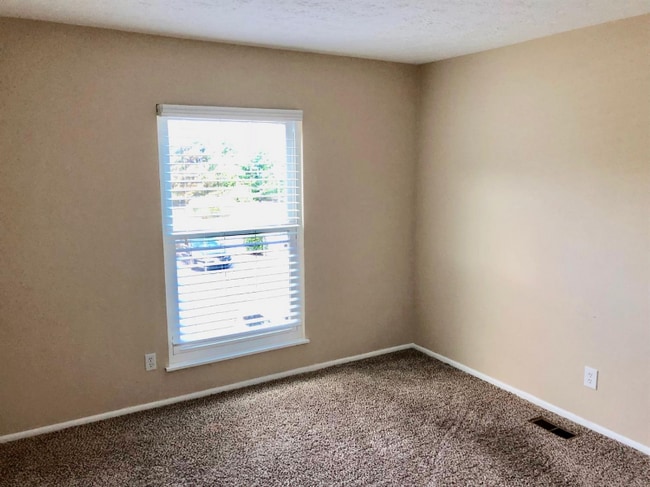 Building Photo - 16 Stardust Ct