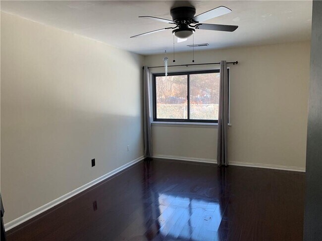 Building Photo - 1139 Hartford Ave