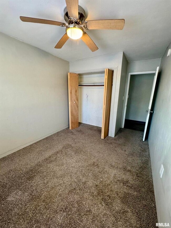 Building Photo - 902 39th St Ct