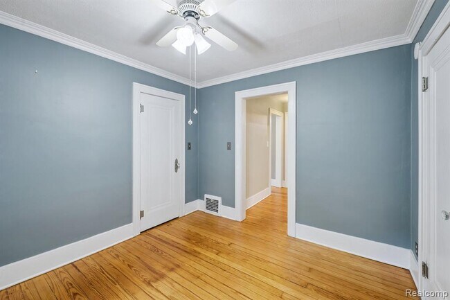 Building Photo - 624 E Main St