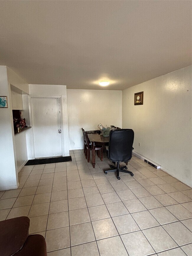 Building Photo - 8417 Hearth Dr