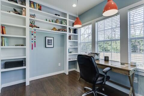 Office space off primary bathroom - 419 W Lullwood Ave.