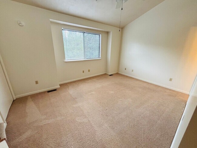 Building Photo - 253 Fairfax Rd