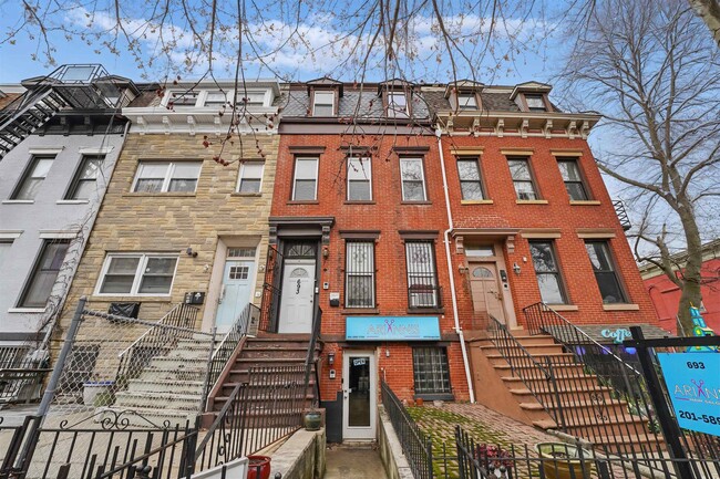 Building Photo - 693 Bergen Ave