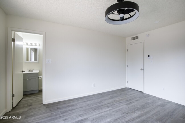 Building Photo - 2018 W Western Dr