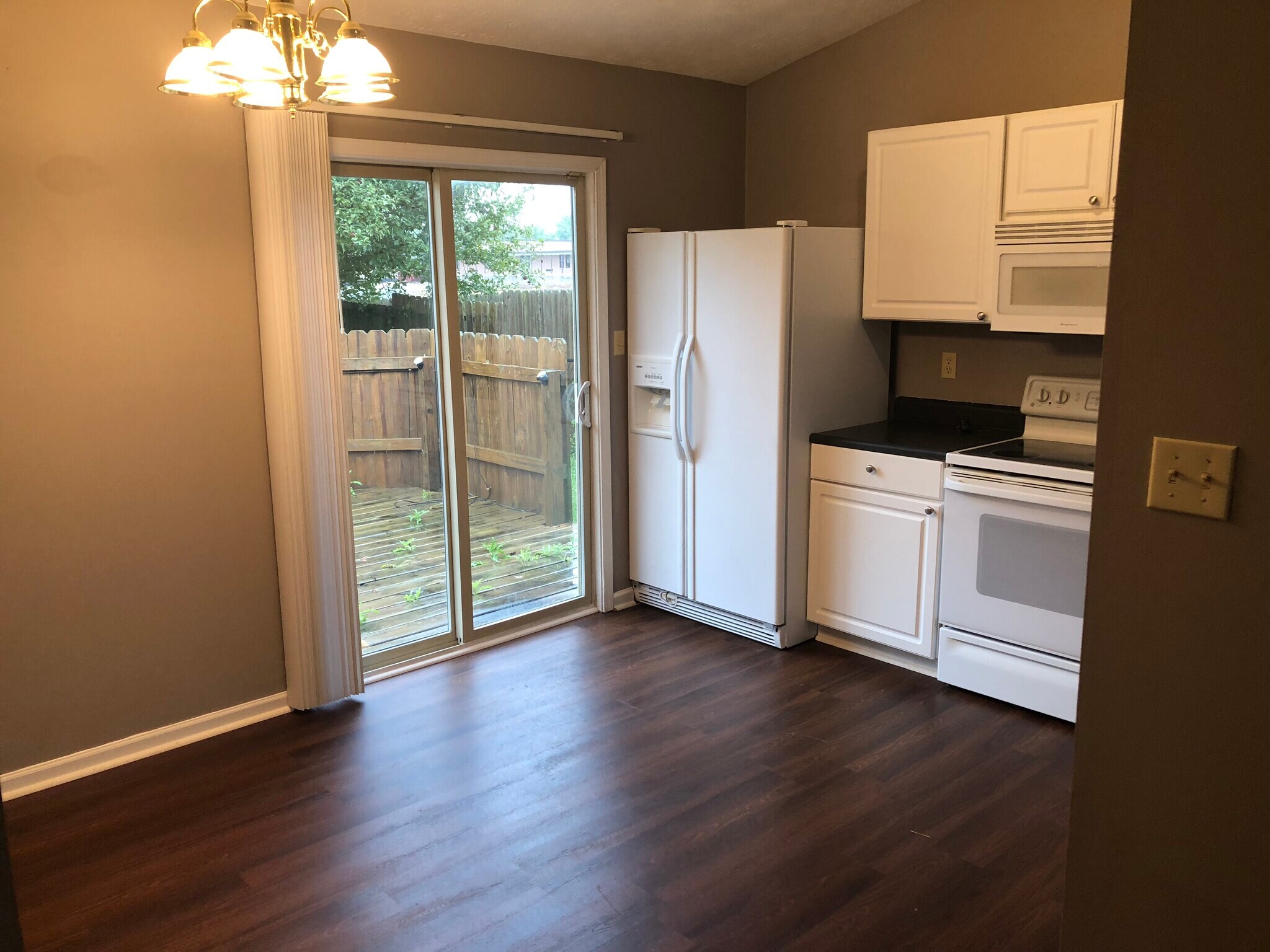 Building Photo - 10843 Tanbark Dr