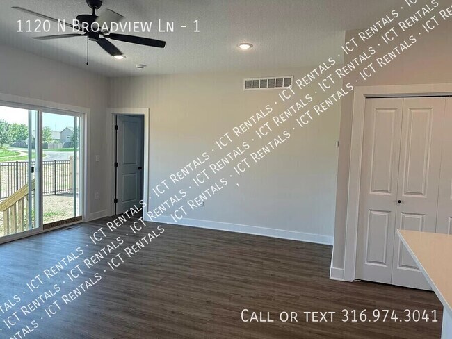 Building Photo - 1120 N Broadview Ln