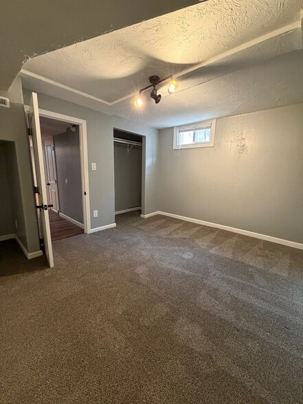 Building Photo - 644 N 9th Ave
