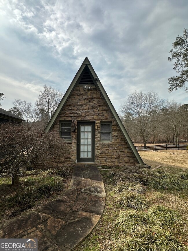 Building Photo - 4984 Donald Dr