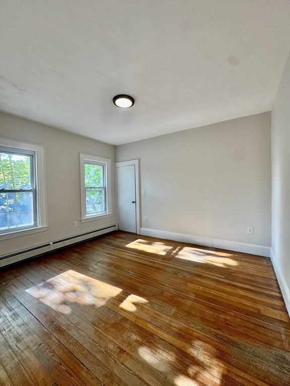 Building Photo - 467 Crescent St