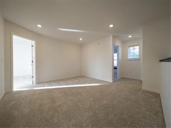 Building Photo - 1073 Jubert Dr