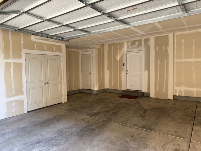Building Photo - 5535 W Naples Dr