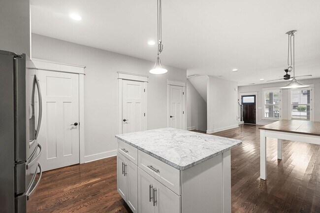 Building Photo - Awesome 3BR/3.5BA Craftsman Cottage in Che...