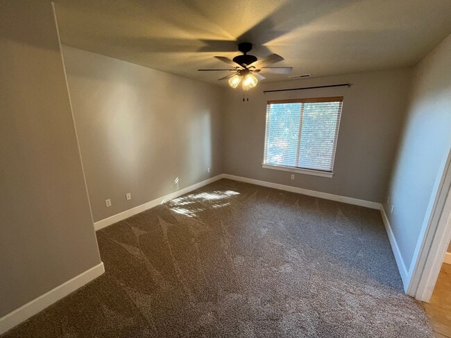 Building Photo - Beautiful and Spacious 4 Bed/2.5 Bath Home in NW Bend