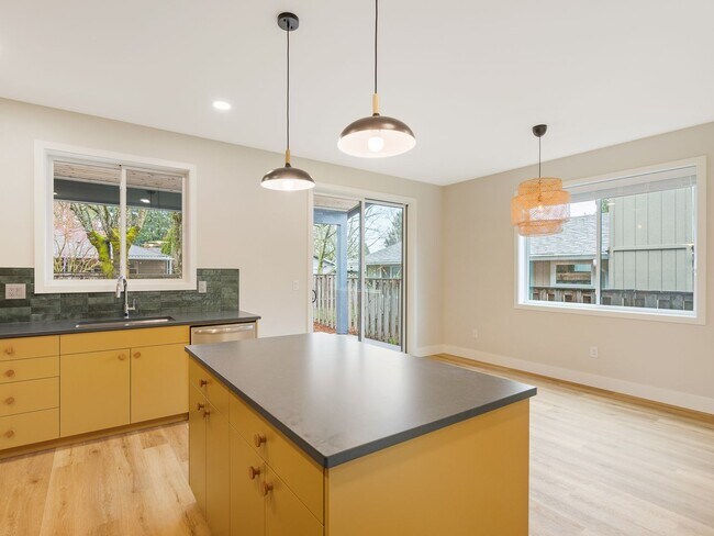 Building Photo - 3bed/2.5 Bath Duplex Unit New Construction in Woodstock Neighborhood