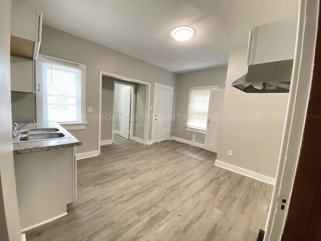 Building Photo - 26 W Beechwood Ave