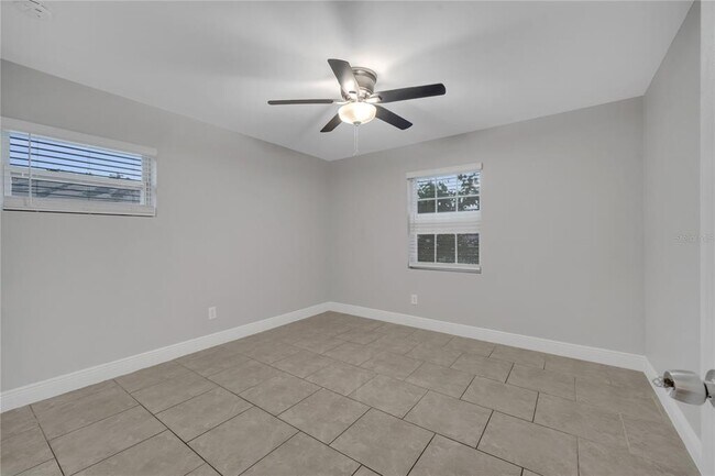 Building Photo - 1395 Meadowbrook St