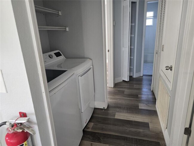 Building Photo - 2494 Sweetwater Club Cir