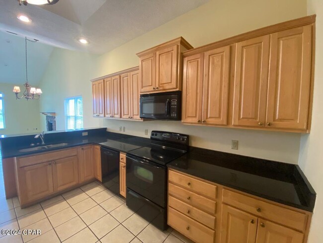 Building Photo - 4031 Oak Forest Dr