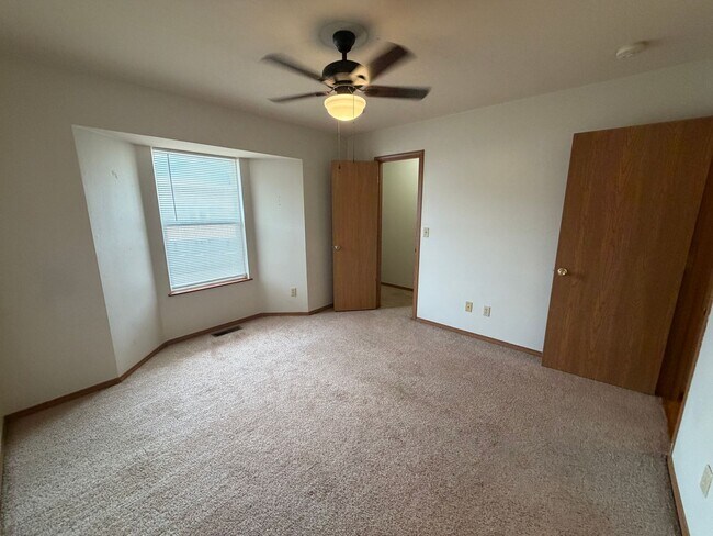 Building Photo - 20305 Skyview Dr