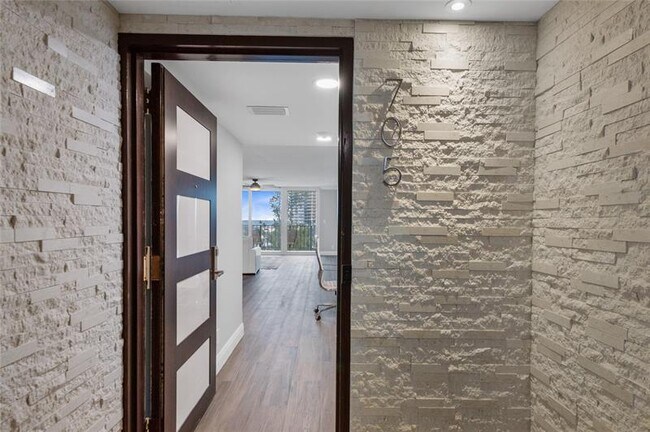 Building Photo - 777 Bayshore Dr