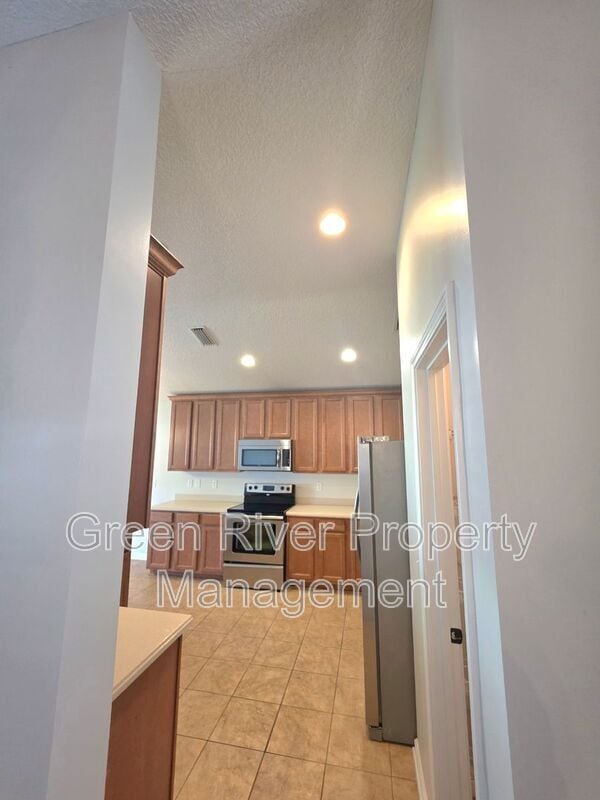 Building Photo - 824 Songbird Dr