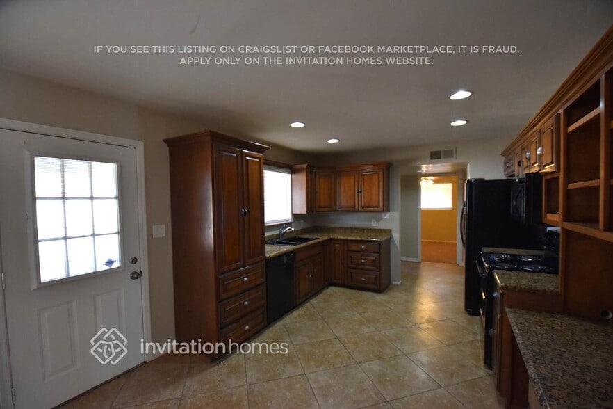 Building Photo - 5924 W Orange Dr