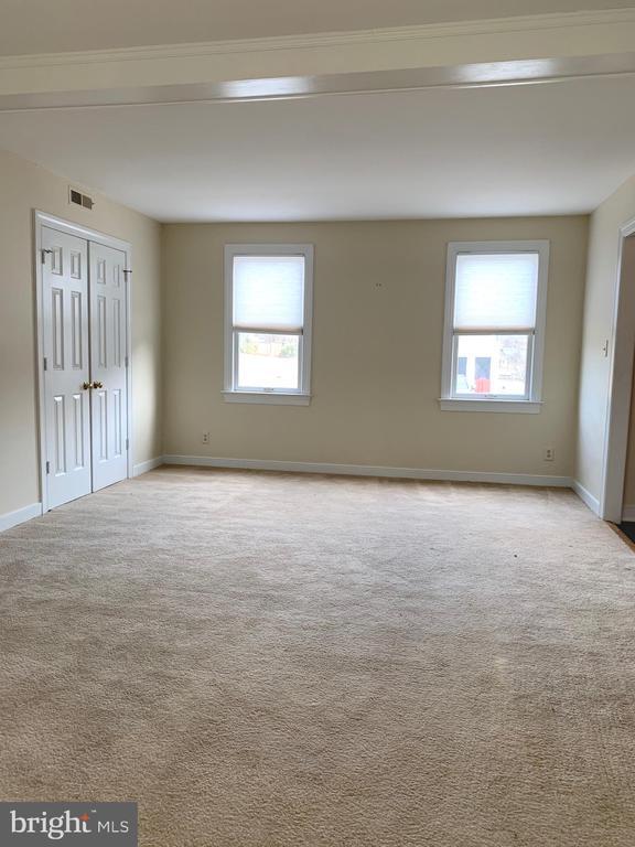 Building Photo - 1440 Kenmore Ave