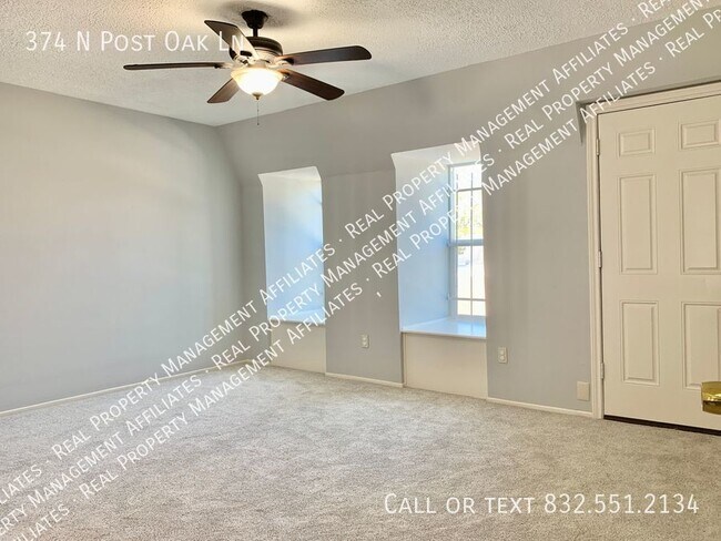 Building Photo - 374 N Post Oak Ln