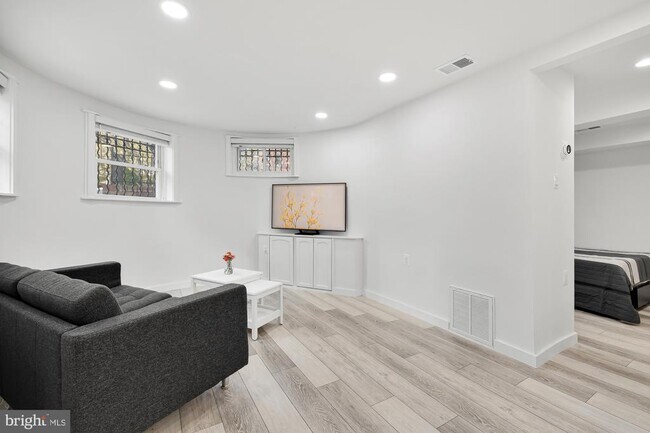 Building Photo - 1821 19th St NW