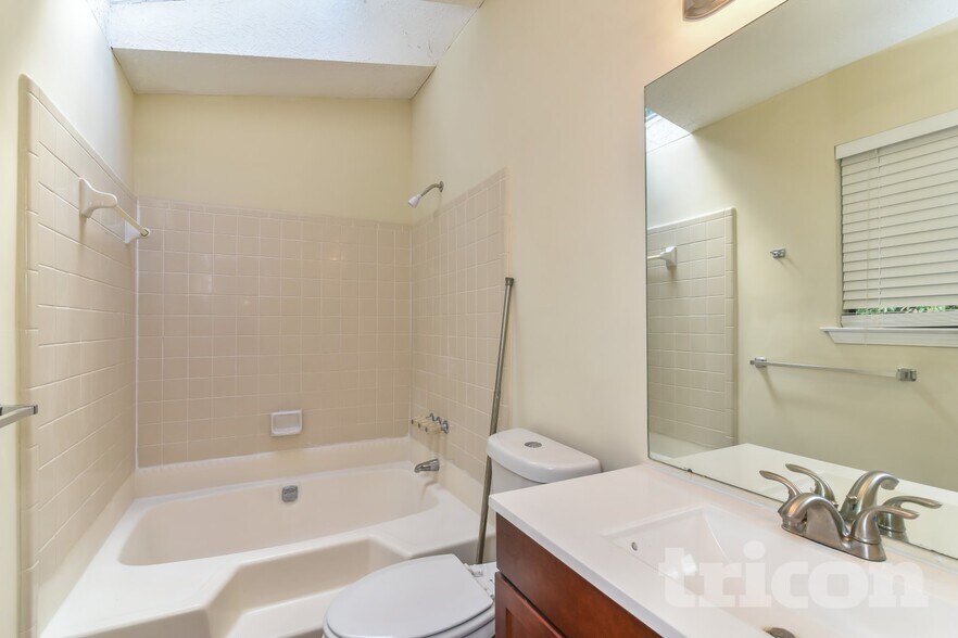 Building Photo - 2520 Hewatt Rd