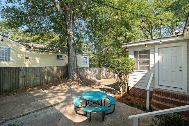Building Photo - 1707 1st Terrace