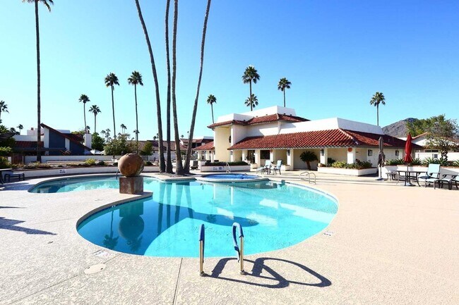 Building Photo - 5804 N Scottsdale Rd