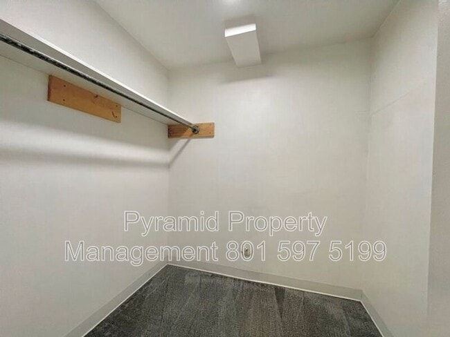 Building Photo - 874 E Angelina Ave