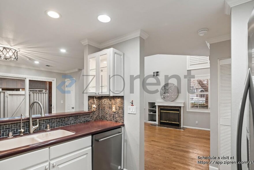 Building Photo - 6344 Holly Gillingham Ln