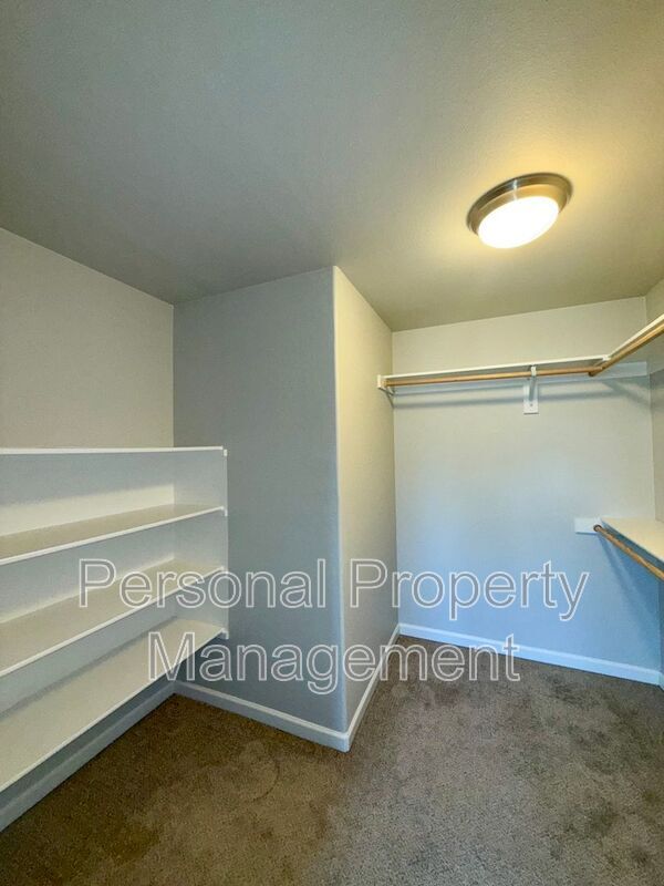 Building Photo - 5839 NE 56th Pl