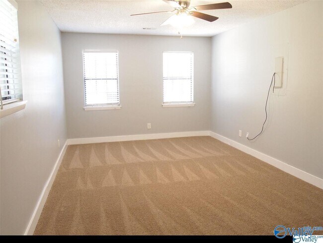 Building Photo - 104 Woodlawn Dr