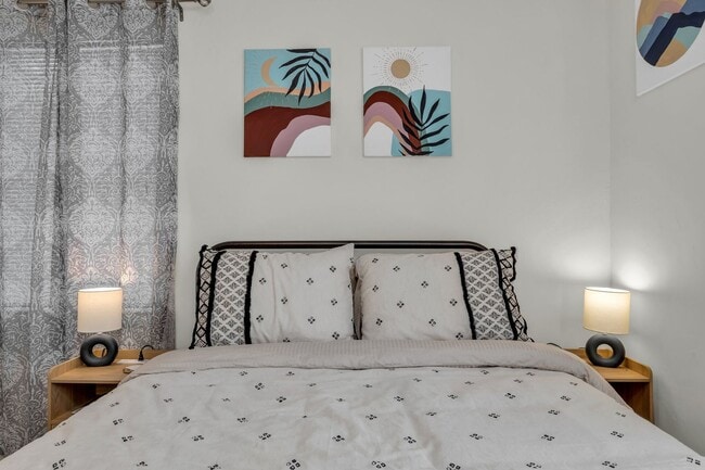 Building Photo - 306-306 Glenwood Cir