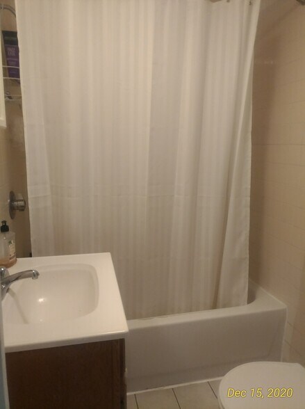 Bathroom, First Floor - 250 22nd St