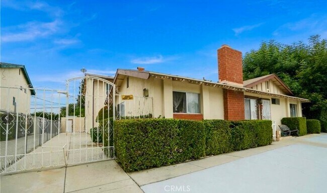 Building Photo - 22855 Vanowen St