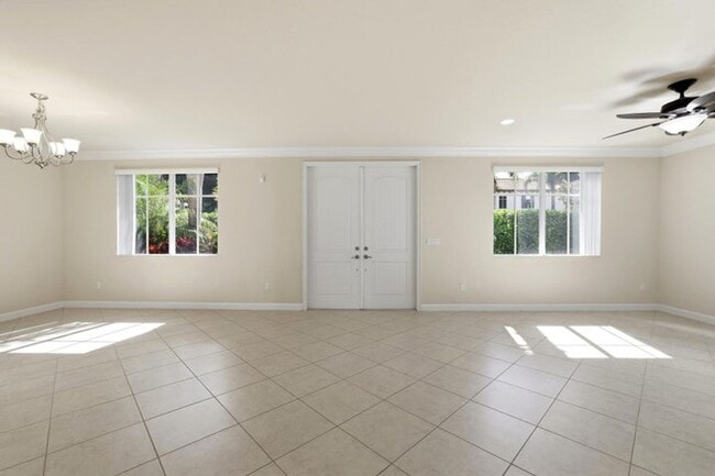 Building Photo - 148 NW Emerson Pl