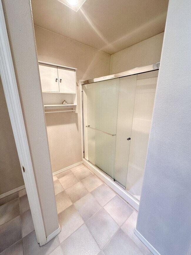 Building Photo - Gorgeous 4-Bedroom, 2.5-Bathroom House in ...