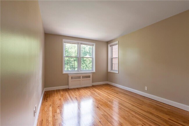Building Photo - 1133 Midland Ave