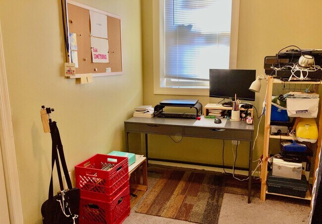 Building Photo - 1627 W Porter St